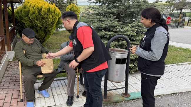BAYRAM ÖNCESİ HUZUREVİ  SAKİNLERİNİ UNUTULMADI!